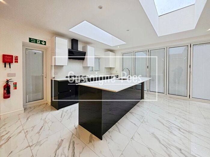 6 Bedroom Property To Rent In Haycroft Road, Surbiton, KT6