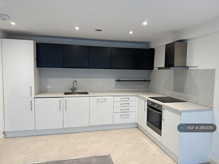 2 Bedroom Flat To Rent In Faversham House, South Croydon, CR2