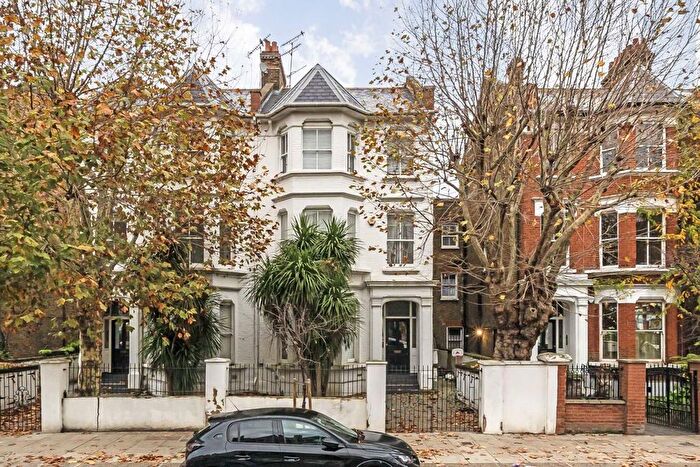 1 Bedroom Flat For Sale In St. Quintin Avenue, North Kensington, W10
