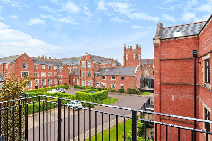 3 Bedroom Flat To Rent In Marlborough Drive, Bushey, WD23