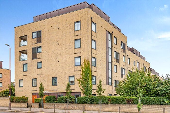 2 Bedroom Flat For Sale In Blackwall Lane, London, SE10