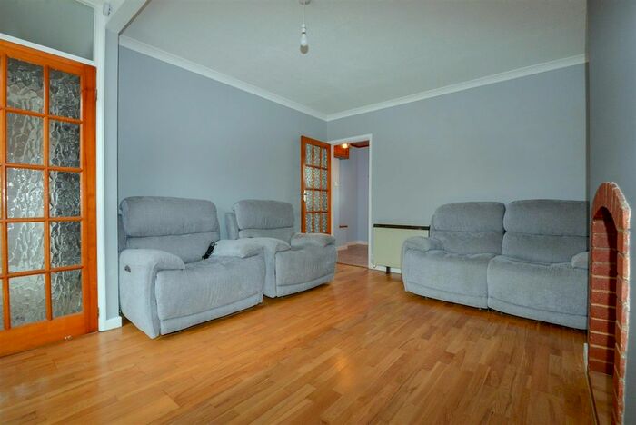 2 Bedroom End Of Terrace House To Rent In Berrydale Avenue, Bridgwater, TA6