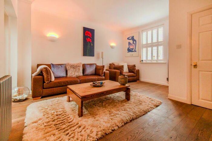 2 Bedroom Terraced House For Sale In Albert Mews Limehouse, E14