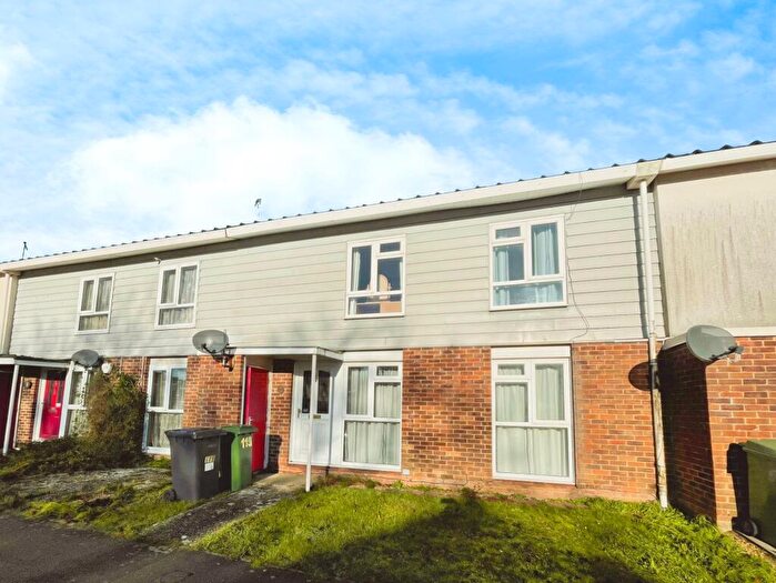 3 Bedroom Terraced House For Sale In Warwick Road, Basingstoke, RG23