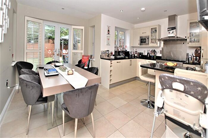 5 Bedroom Detached House To Rent In Jefferson Close, Emmer Green, Reading, RG4