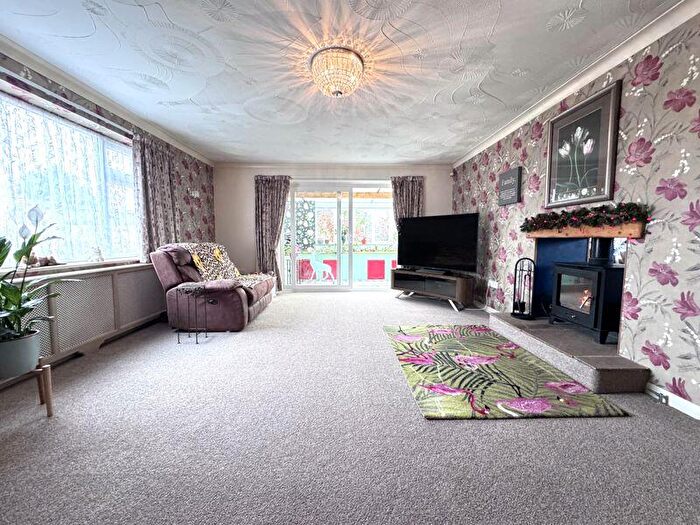 4 Bedroom Bungalow For Sale In Sandford Road, Wareham, BH20