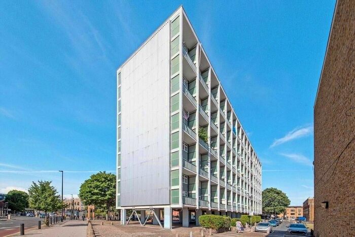 3 Bedroom Flat To Rent In Wyllen Close, London, E1