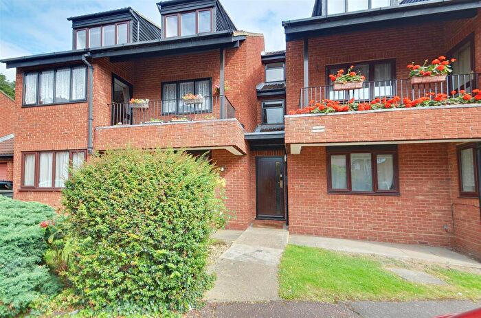 1 Bedroom Apartment To Rent In Regency Court, Regency Drive, Ruislip, HA4