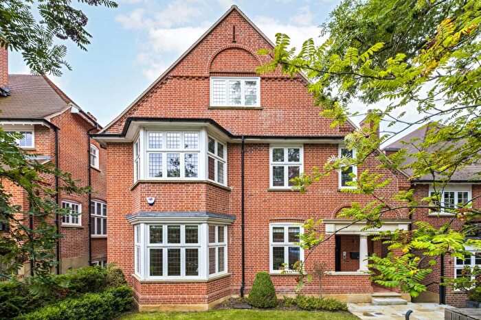 3 Bedroom Duplex To Rent In Kidderpore Avenue London, NW3