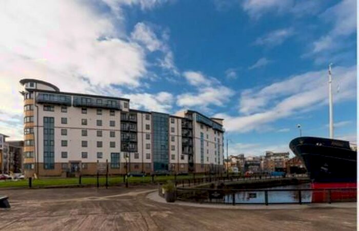 2 Bedroom Flat To Rent In Ocean Drive, Leith, Edinburgh, EH6