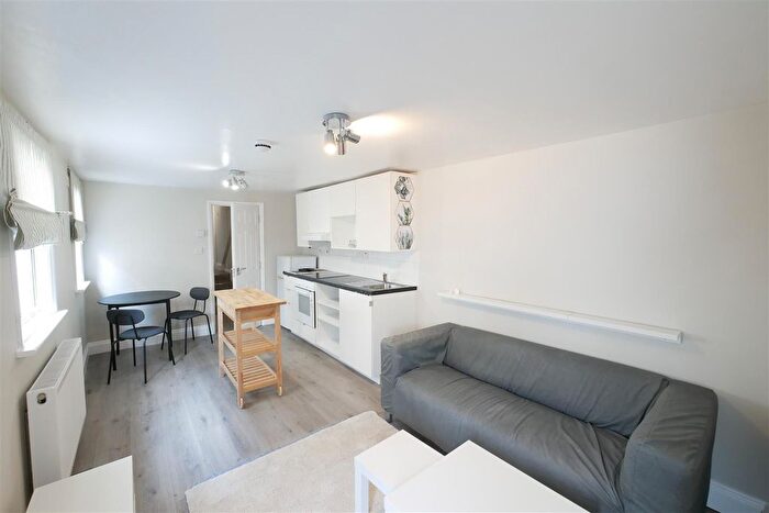 3 Bedroom Flat To Rent In Colworth Road, Leytonstone, E11