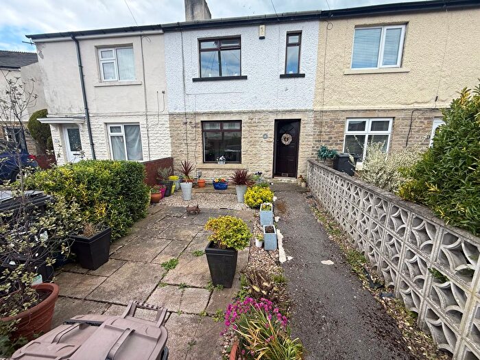 2 Bedroom Property To Rent In Sunnydale Avenue, Brighouse, HD6