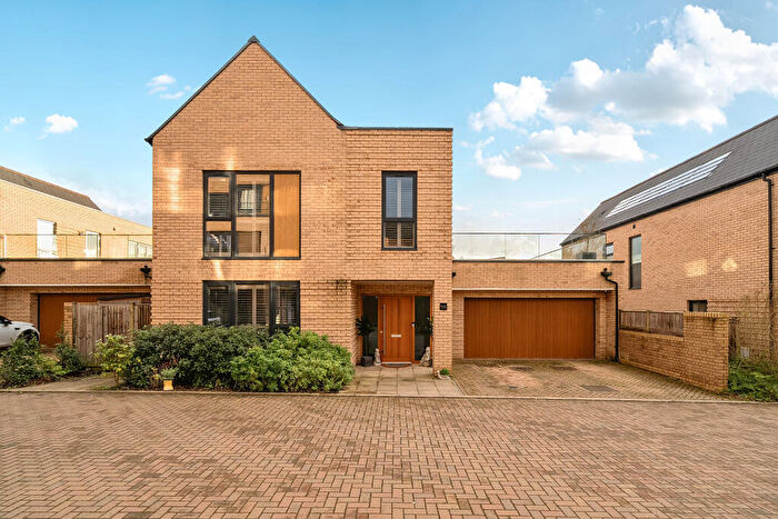 4 Bedroom Detached House For Sale In Hallowes Close, Redhill, RH1