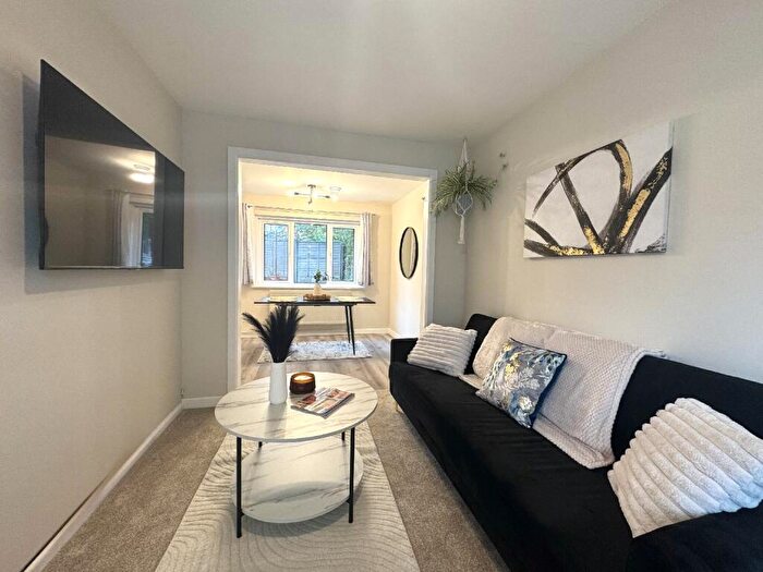 3 Bedroom House To Rent In Fladbury Crescent, Selly Oak, Birmingham, West Midlands, B29