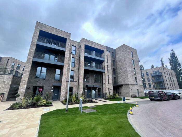 2 Bedroom Flat To Rent In Luctons Close, Loughton, IG10