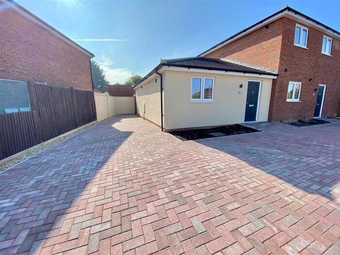 2 Bedroom Semi-Detached Bungalow To Rent In Hinksley Road, Flitwick, MK45