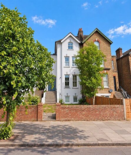 2 Bedroom Flat To Rent In Croydon Road, London, SE20