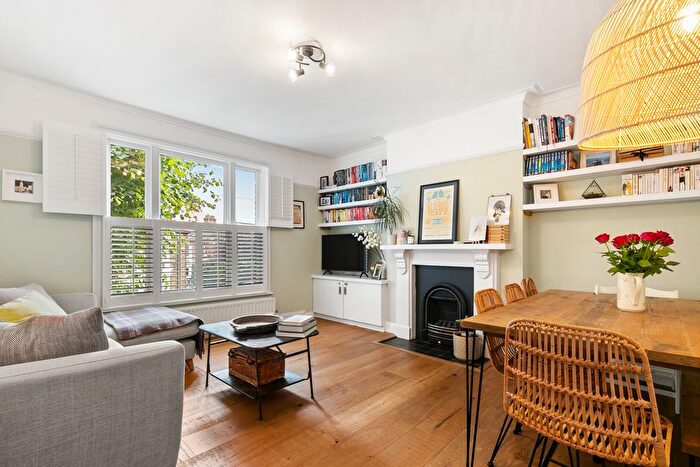 3 Bedroom Flat For Sale In Brenda Road, SW17