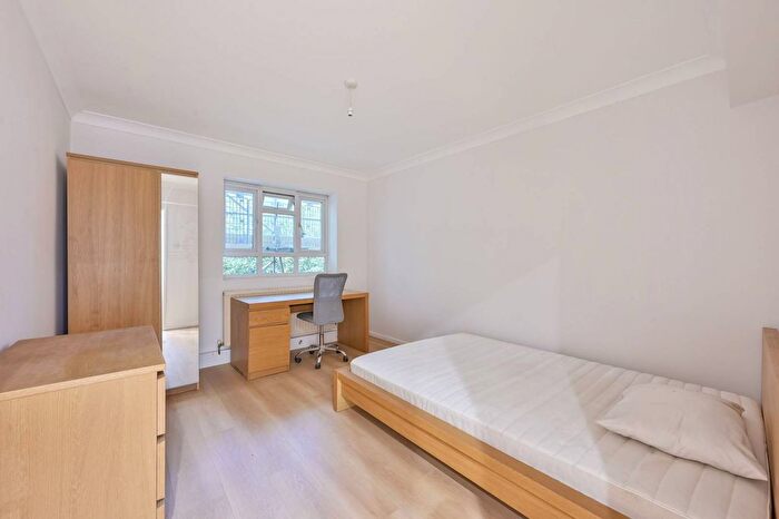 4 Bedroom Flat To Rent In Esher Gardens, Southfields, London, SW19