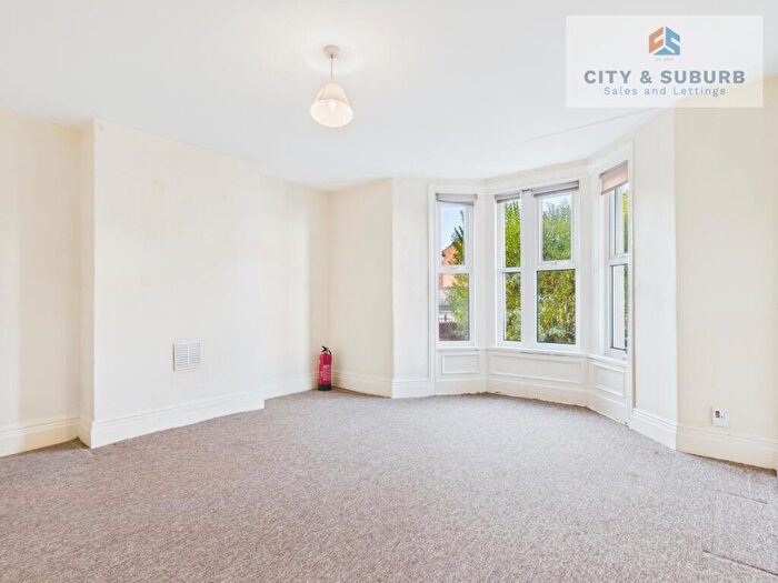 2 Bedroom Flat For Sale In Chillingham Road, Newcastle, NE6