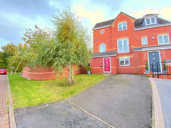 4 Bedroom Detached House To Rent In Woodlands Court, Oadby, LE2