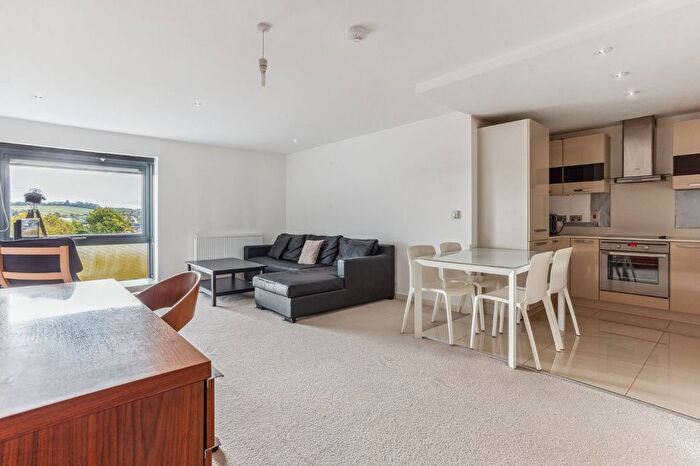 2 Bedroom Flat To Rent In Alexandra Terrace, Guildford, Surrey, GU1