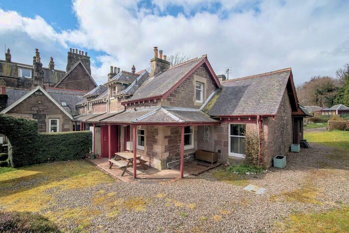 2 Bedroom Cottage For Sale In Connaught Terrace, Crieff, PH7