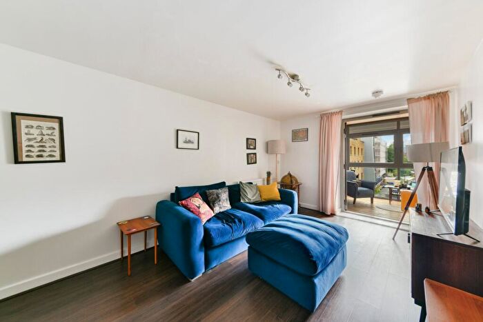 2 Bedroom Apartment To Rent In Downham Road, London, N1