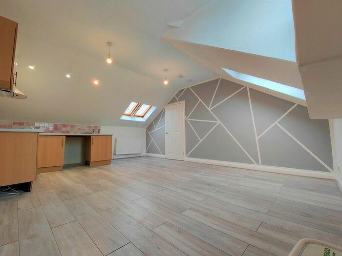 2 Bedroom Flat To Rent In Wellington Street, Kettering, NN16