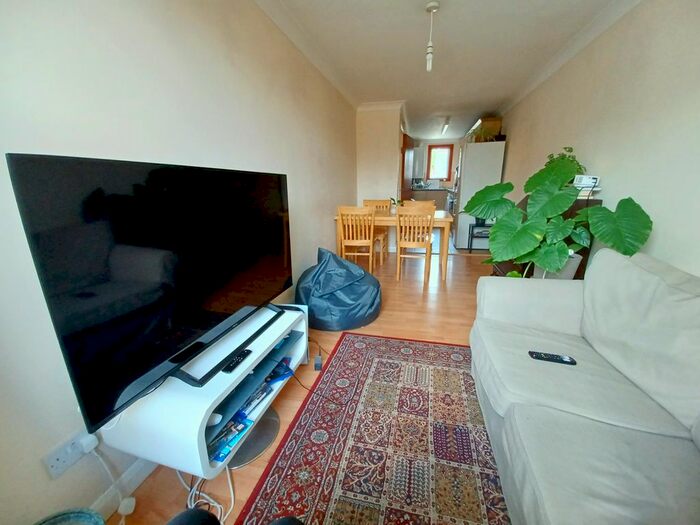 2 Bedroom Flat To Rent In Median Road, Clapton, E5