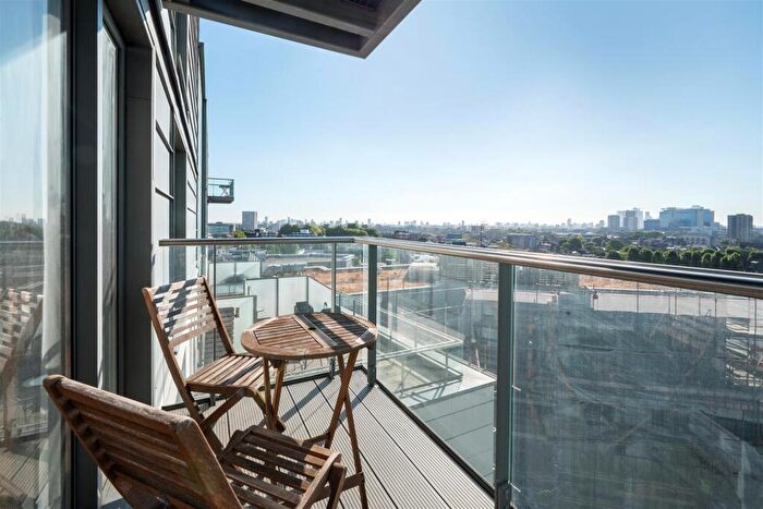 2 Bedroom Apartment To Rent In Axis Apartments, Avantgarde Place, London, E1