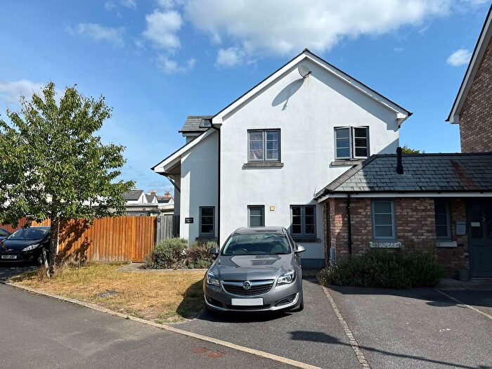 3 Bedroom Link Detached House For Sale In Venn Orchard, Kingsteignton, TQ12
