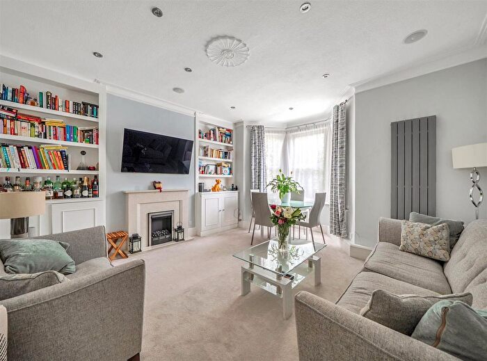 3 Bedroom Flat For Sale In Charteris Road, London, NW6