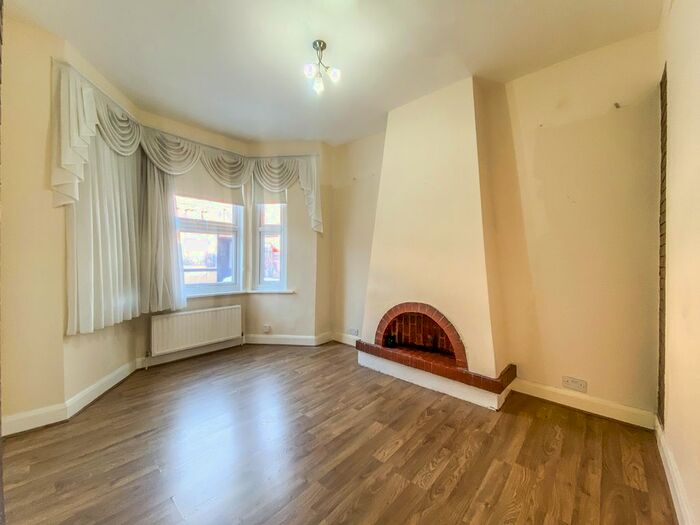 4 Bedroom Terraced House To Rent In Seven Sisters Road, Seven Sisters, N15