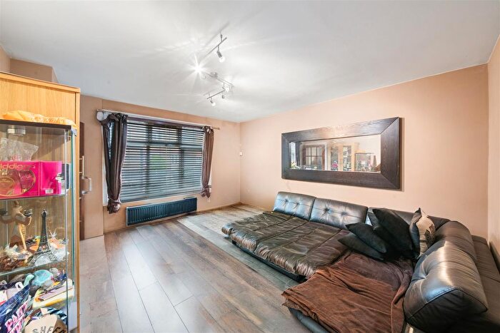 2 Bedroom Terraced House For Sale In Rosedale Avenue, Hayes, UB3