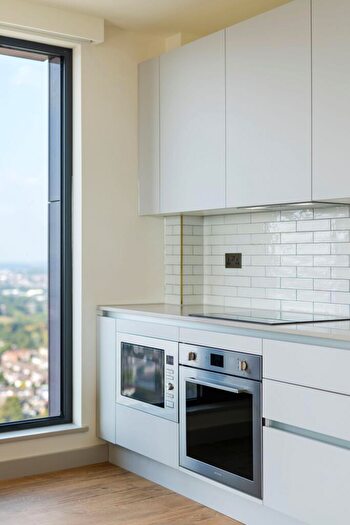 2 Bedroom Flat To Rent In Selbourne Road, Walthamstow, E17