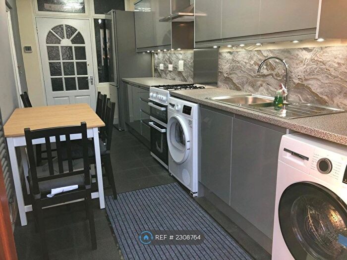 2 Bedroom Flat To Rent In East Ham, London, E6