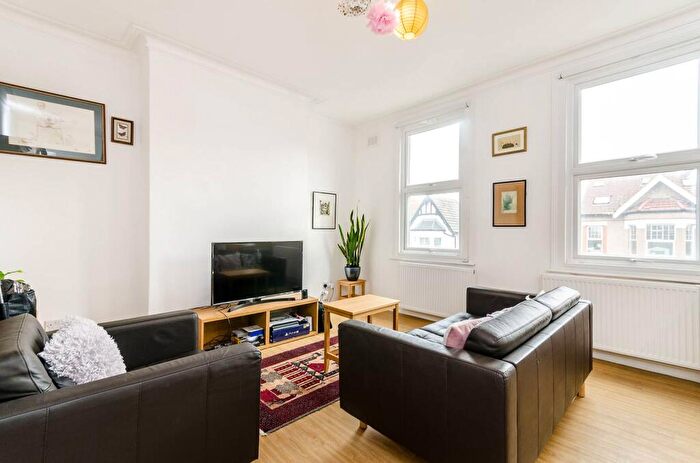 3 Bedroom Flat To Rent In Morley Road, Lewisham, London, SE13