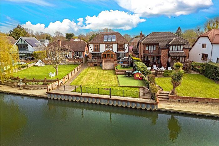 5 Bedroom Detached House For Sale In Friary Island, Wraysbury, TW19