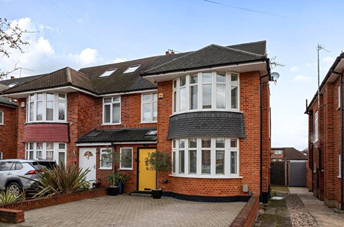 4 Bedroom Semi Detached House For Sale In Lynton Mead, Totteridge, N20