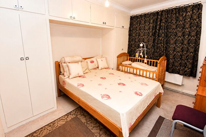 2 Bedroom Flat To Rent In Wide Way, Mitcham, CR4