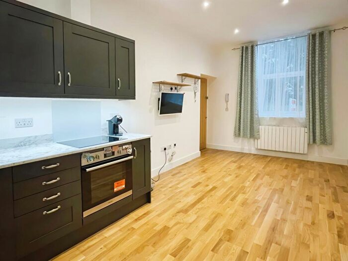 1 Bedroom Apartment To Rent In Wharf Street, Warwick, CV34