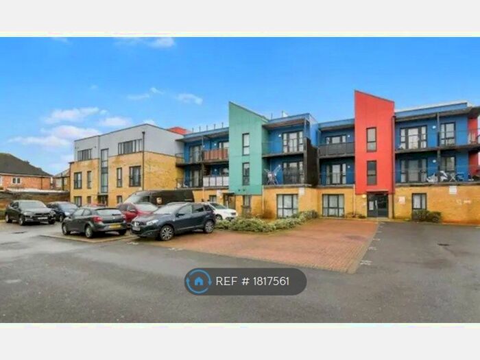 2 Bedroom Flat To Rent In George Court, Hayes, UB3