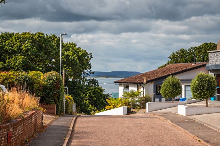 2 Bedroom Flat For Sale In Daylesford Close, Whitecliff, Poole, BH14