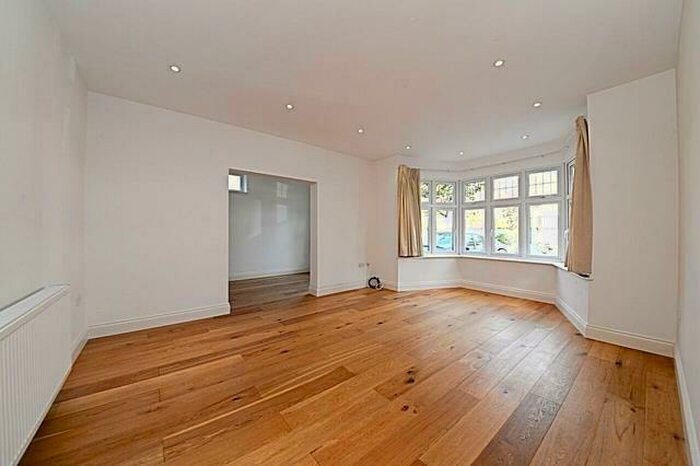 5 Bedroom Semi-Detached House To Rent In Twyford Avenue, East Finchley, N2