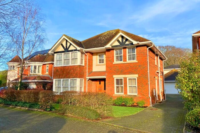 5 Bedroom House To Rent In Springmead, Lymington, SO41