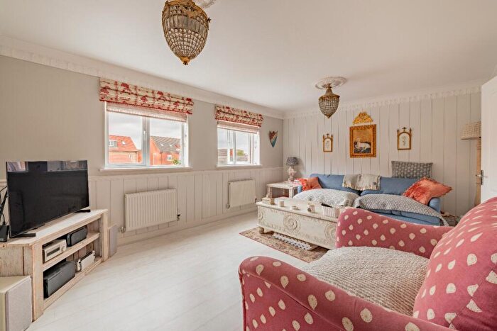 4 Bedroom Town House For Sale In Wren Walk, Eynesbury, St. Neots, PE19