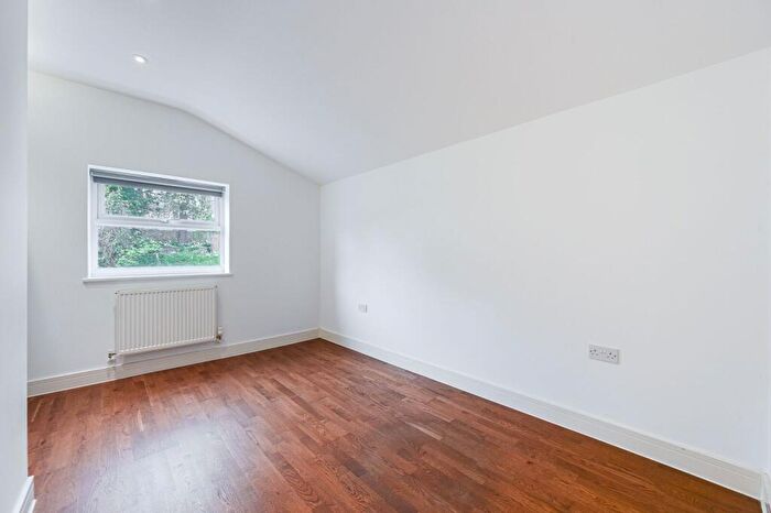 1 Bedroom Maisonette For Sale In Brownhill Road, Hither Green, London, SE6