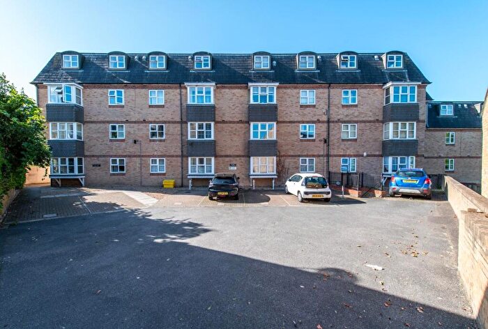 1 Bedroom Flat For Sale In Darwin Court, Gravel Walk, Rochester, ME1