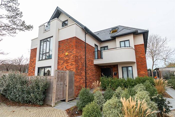 3 Bedroom Apartment For Sale In Queens Road, Whitstable, CT5